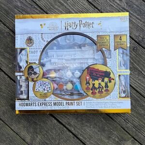 Harry Potter Hogwarts Express Model Paint Set with Stickers and Figures NIB NEW